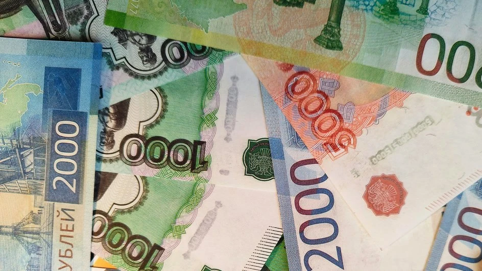 За задержку зарплаты, отпускных или расчёта при увольнении работодатель обязан выплатит...
