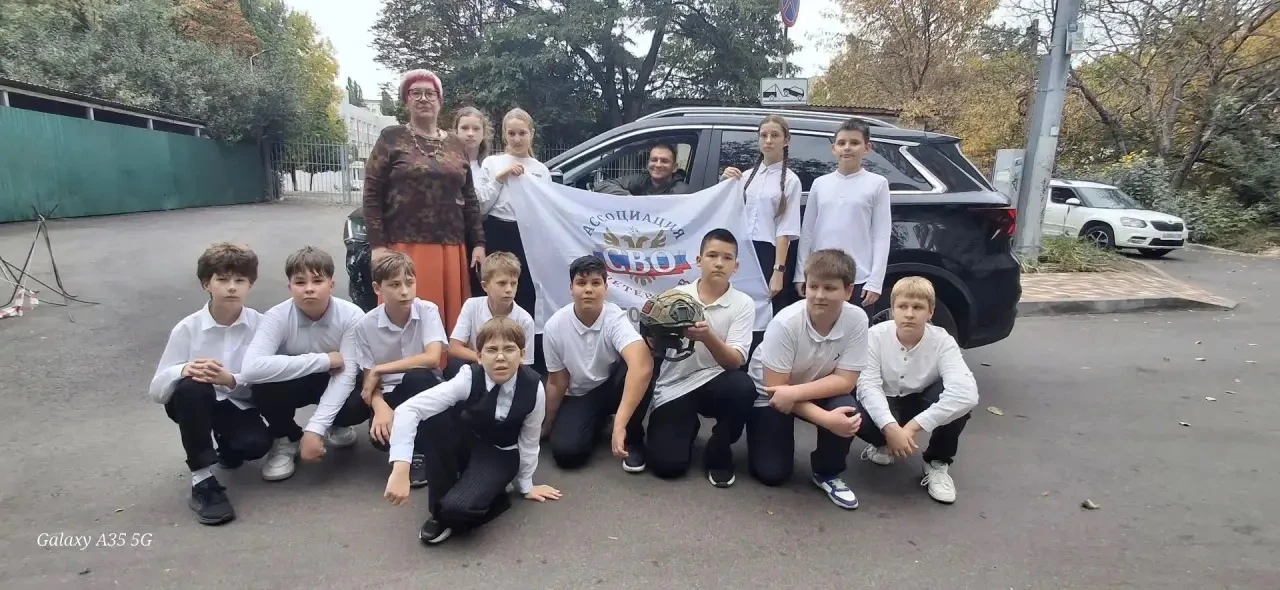 Сегодня в школе состоялась встреча учащихся 6В класса с Александром Олеговичем Лугански...