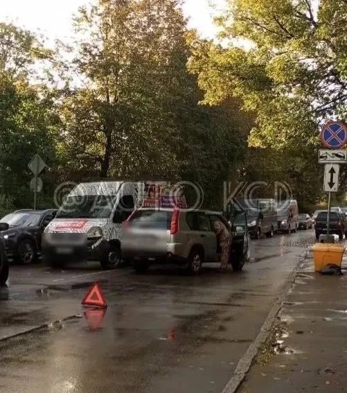 И в продолжение череды утренних ДТП, еще два парочки с Аллеи Смелых и района 133 детско...