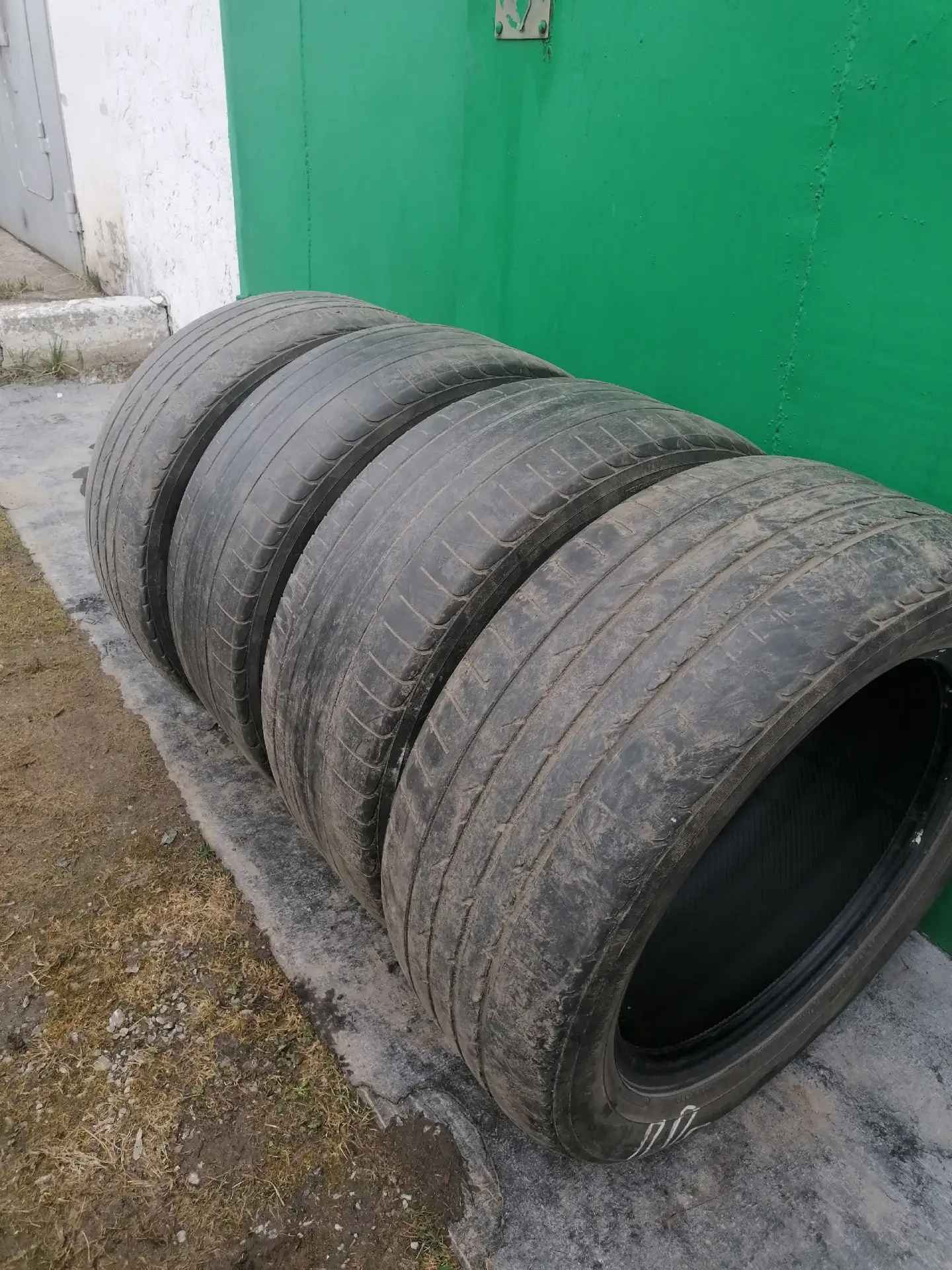 Продам комплект летней резины YOKOHAMA SPORT 265/50 R 19 в хорошем состоянии. Цена 10т....