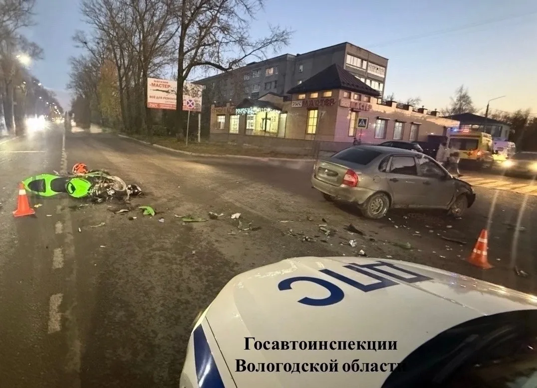 В Соколе юноша 2005 г.р. за рулем «Лады Калины» при повороте налево не уступил дорогу и...