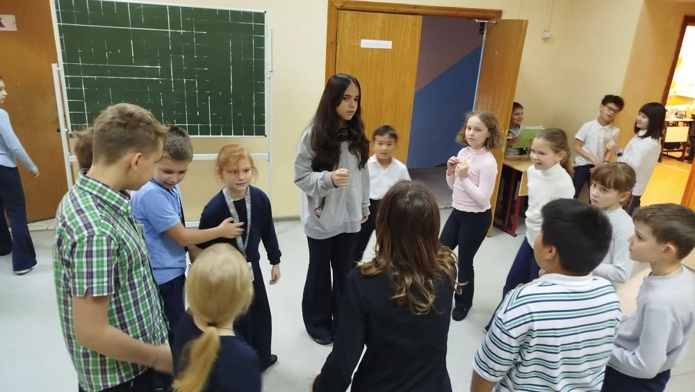 Активная перемена от шестиклассников в начальной школе!
