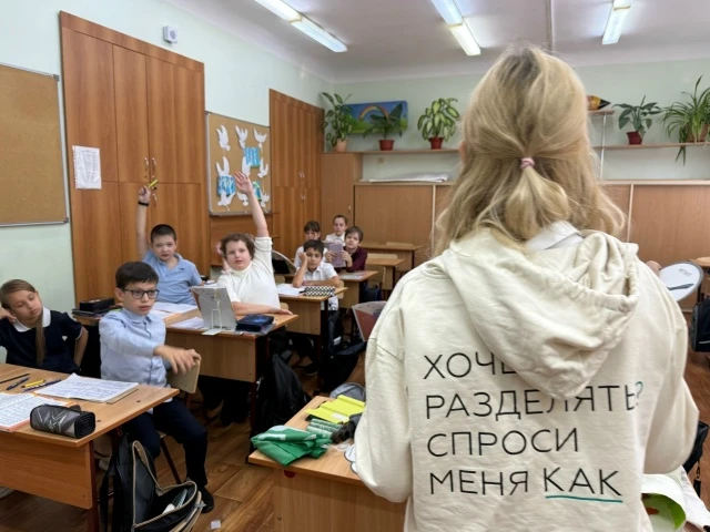 Волонтеры ЭКА-Азов провели экоуроки в школе № 9 г. Азова