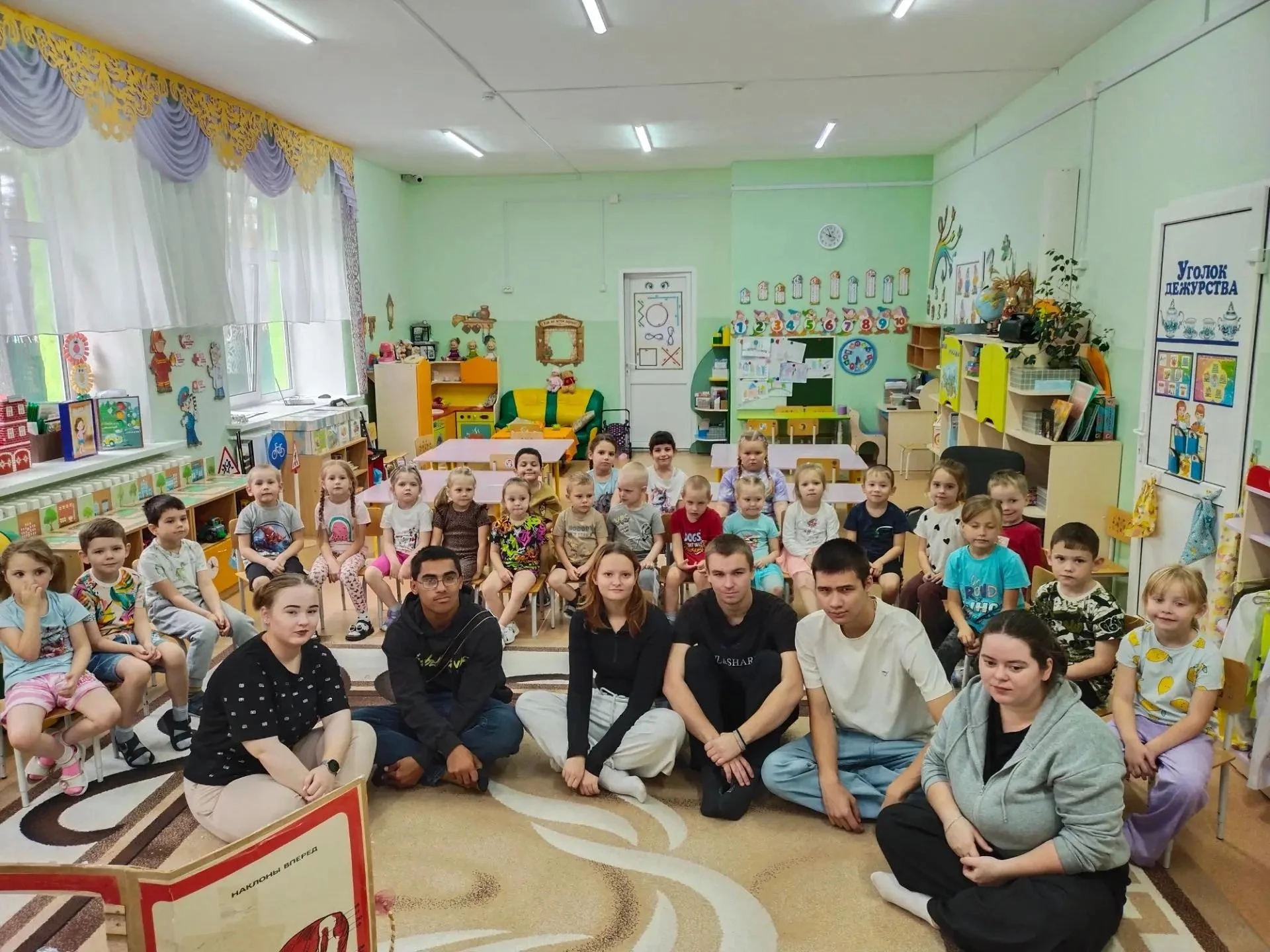 В корпусе №2 детского сада «Колосок» сегодня было шумно и необычно