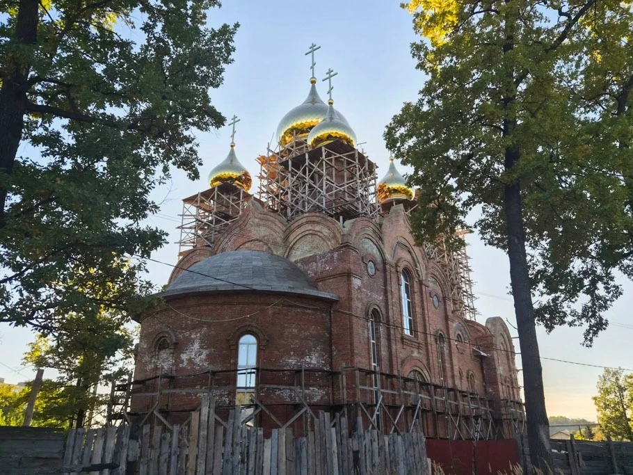 ✅В Котовске установили кресты и купола на строящийся храм Рождества Христова