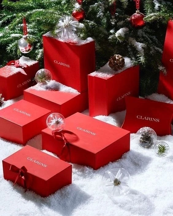🎄 Продолжаем подготовку к праздникам вместе с Clarins ✨