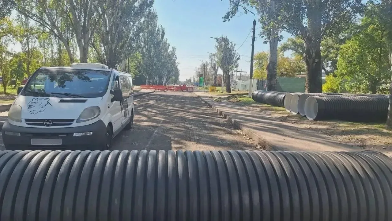🛠 В Мелитополе обновляют канализационный коллектор