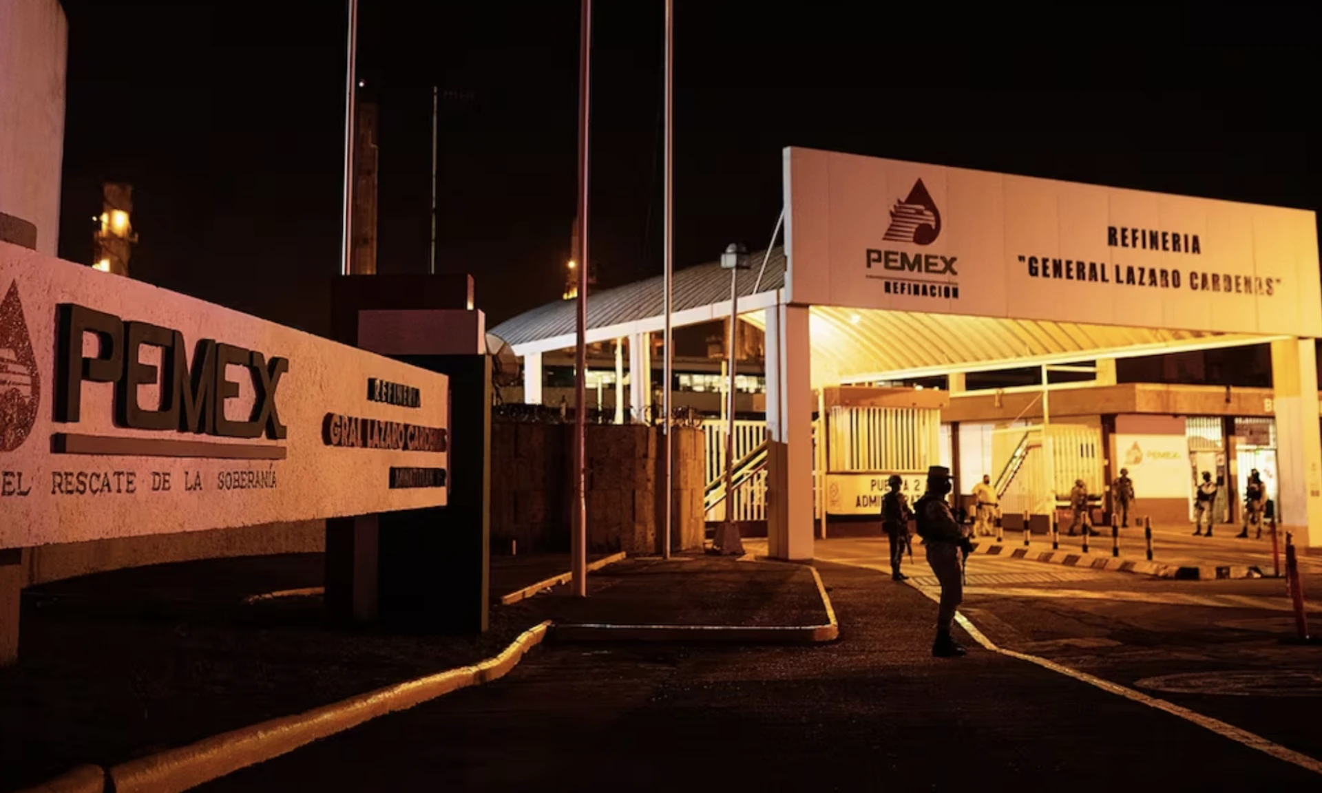 Мексиканская государственная компания Pemex подтвердила нападение на нефтеперерабатываю...