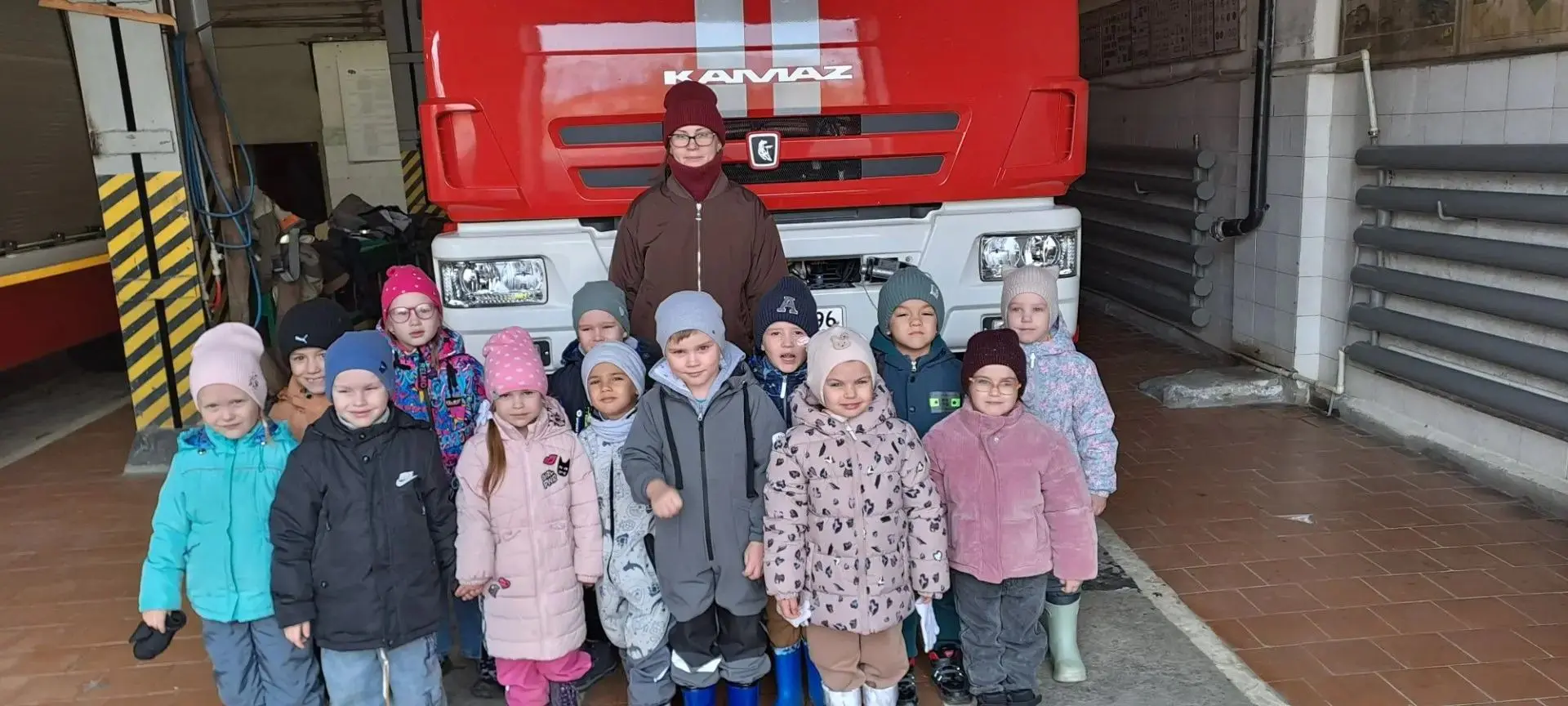 Как мы в огнеборцев играли! Экскурсия в настоящую пожарную часть.