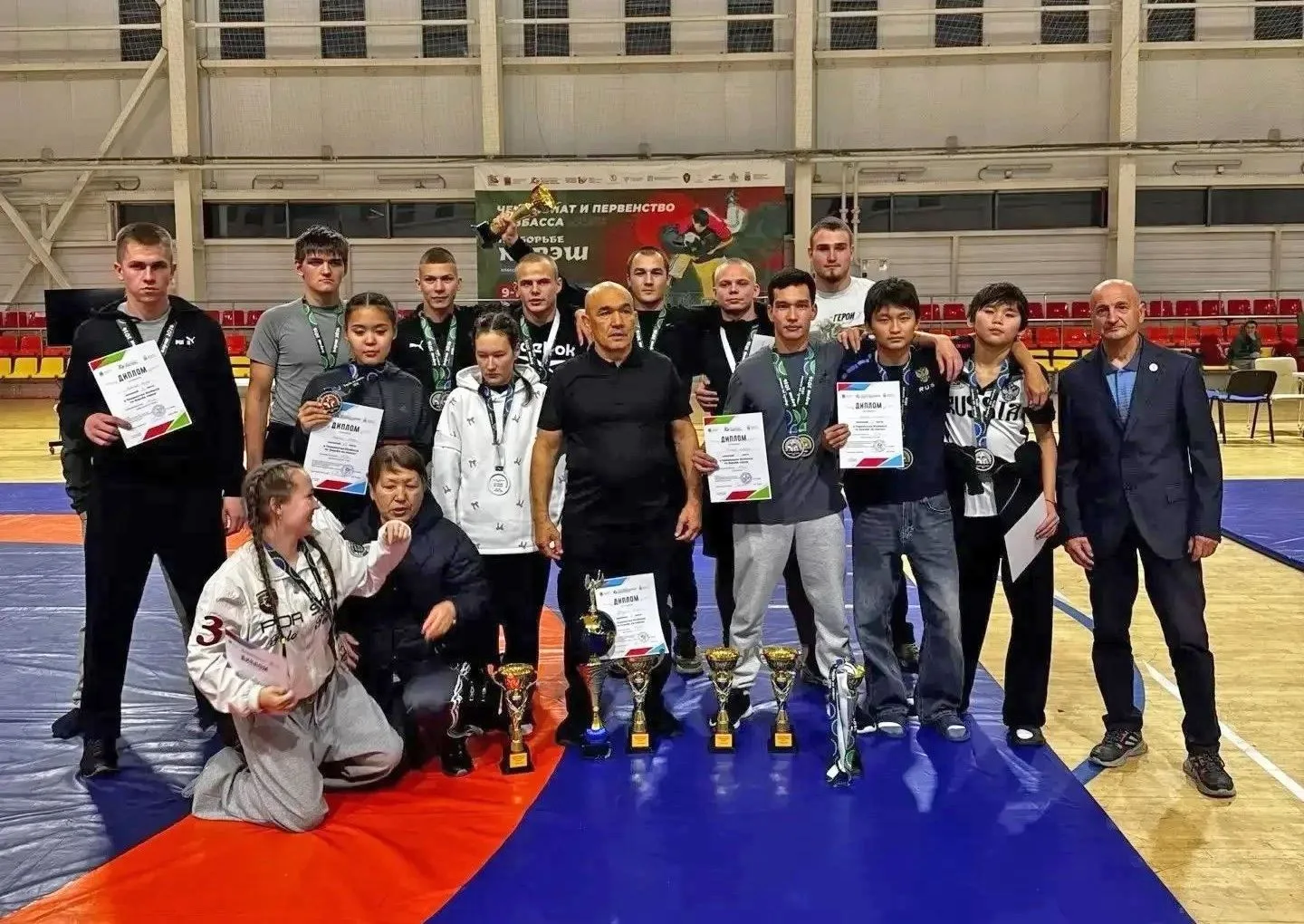 Борцы Юргинского МО завоевали первое общекомандное место на чемпионате и первенстве Куз...