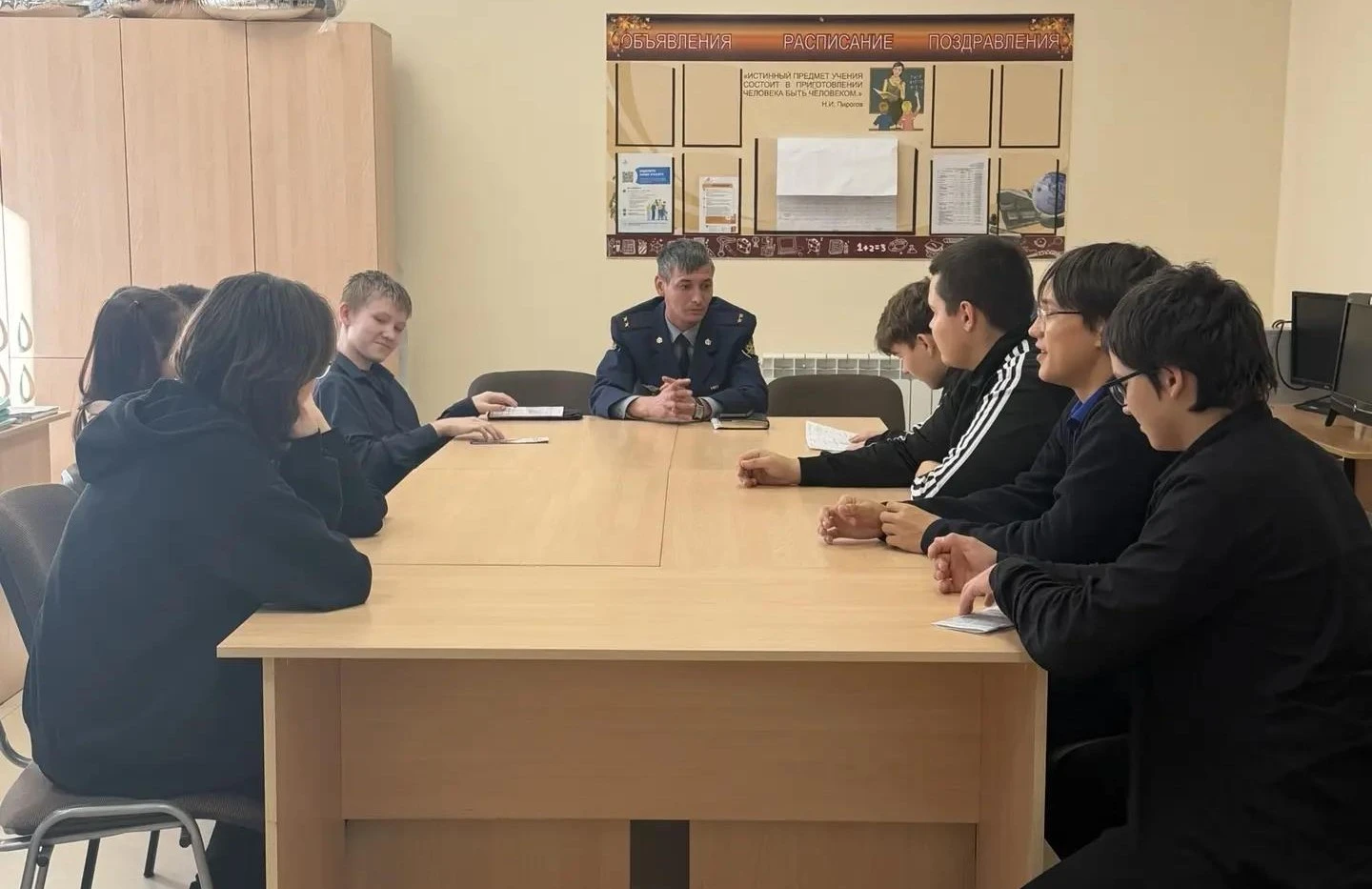 Сотрудник ИК-9 УФСИН Чувашии провел профориентационную встречу со старшеклассниками Вур...