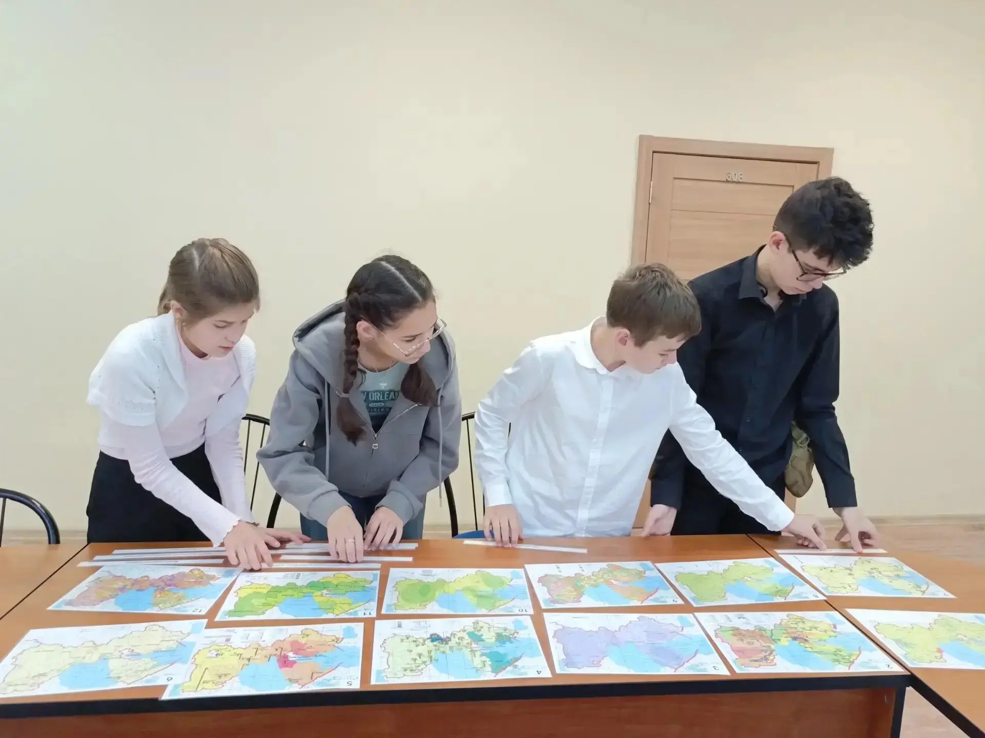 Сегодня наши обучающиеся достойно представили школу на муниципальной игре по станциям «...