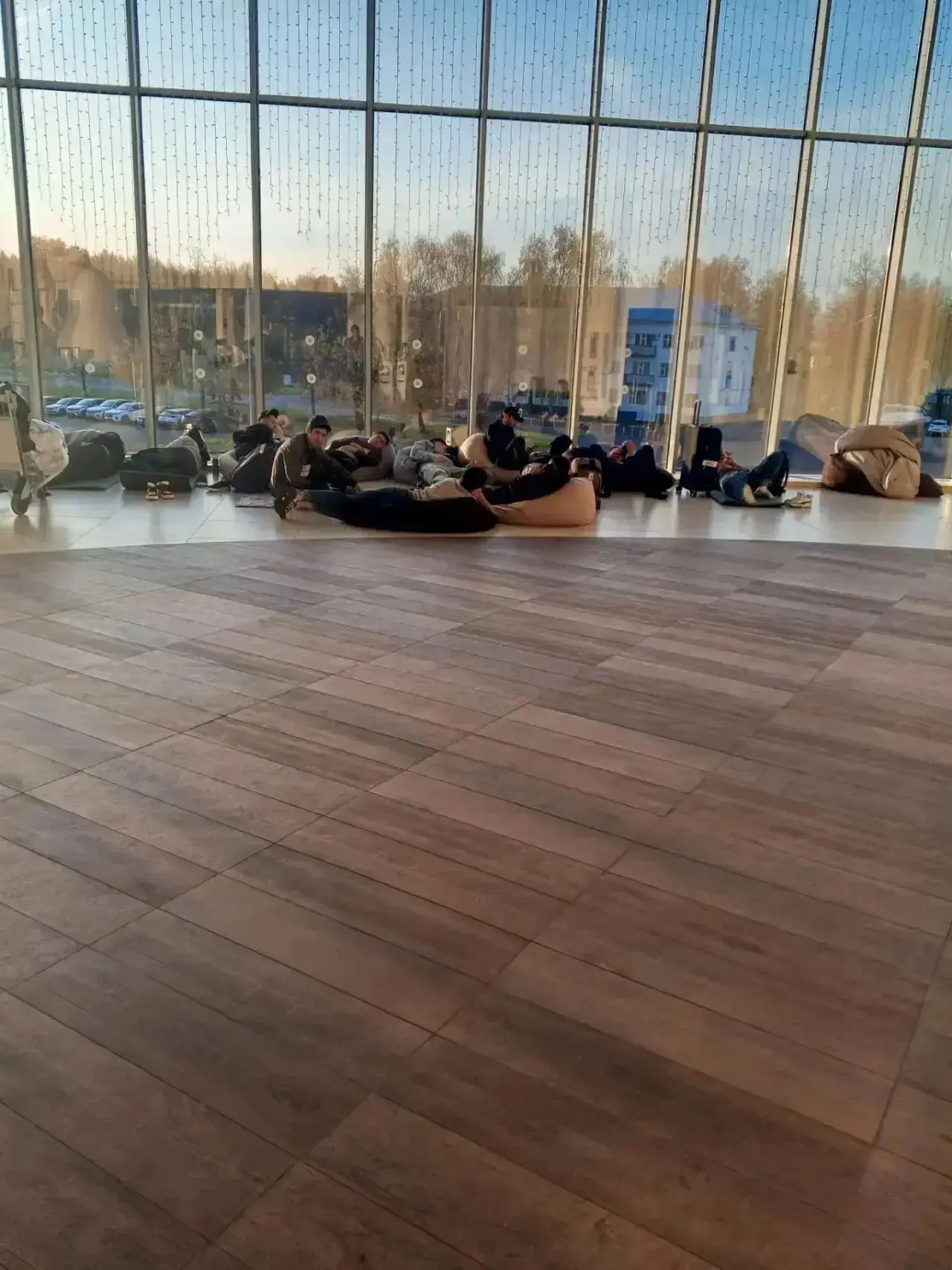 ✈️ Аэропорт Чкалов этой ночью принял 15 рейсов, следовавших в Москву, из-за временных о...