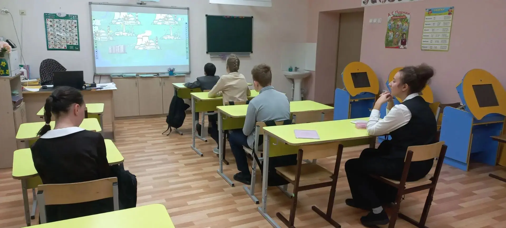 💡15 октября 2026 года в рамках курса «Россия — мои горизонты» в нашей школе прошли тем...