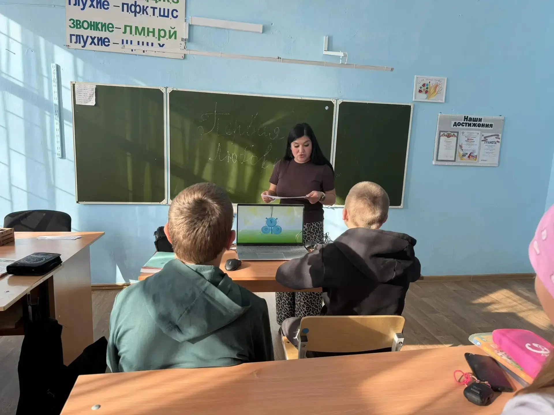 В рамках работы педагога-психолога в 8б была проведена  беседа с элементами дискуссии  ...