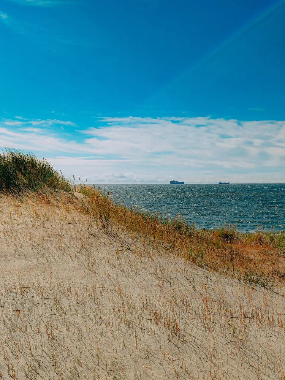 В пасмурную погоду всегда можно полюбоваться ясными днями на фото 🌊