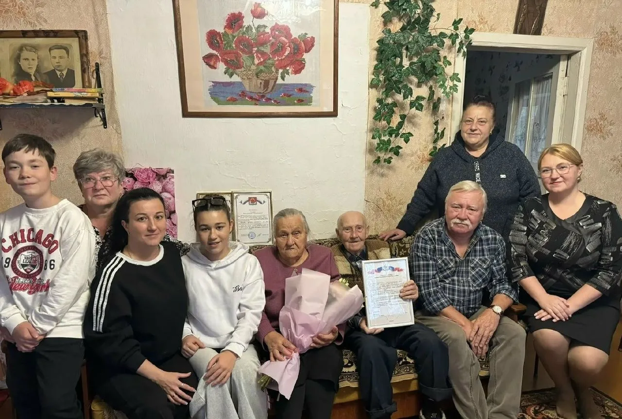 КОСТРОМСКАЯ ПАРА ОТМЕТИЛА 70-ЛЕТИЕ СВАДЬБЫ