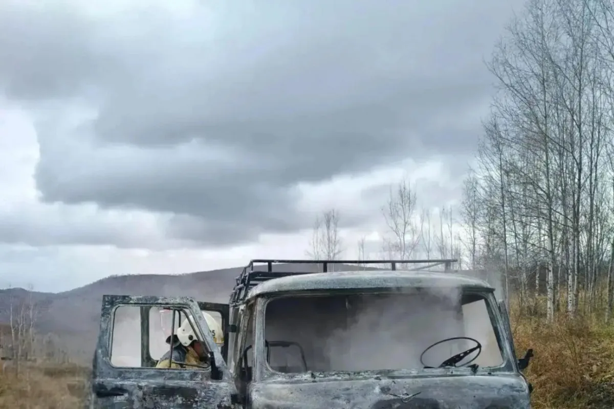 Автомобиль загорелся на дороге в Забайкалье