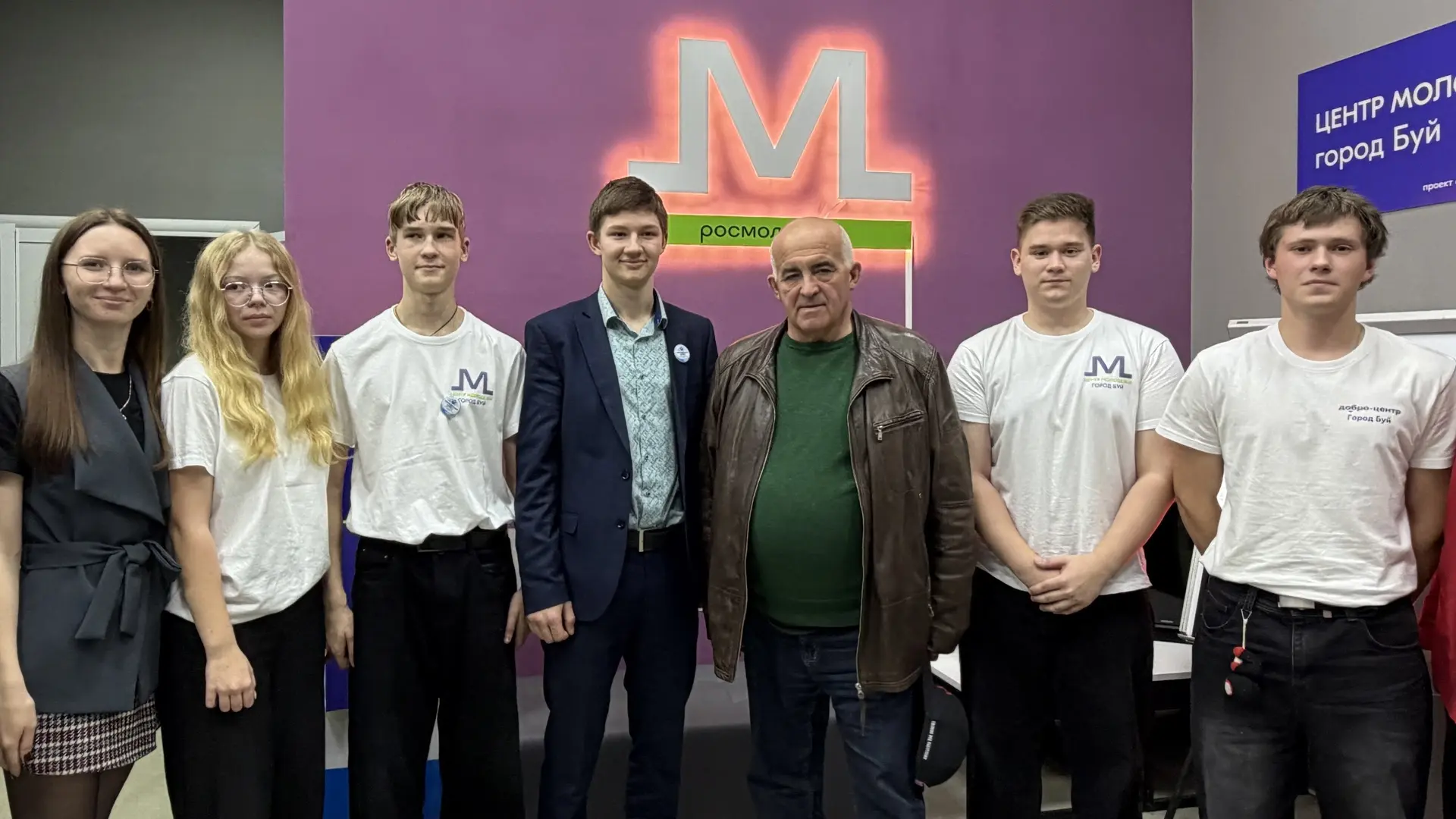 🚀 Сергей Ситников пригласил активную молодёжь Буя к участию в сменах областных лагерей...