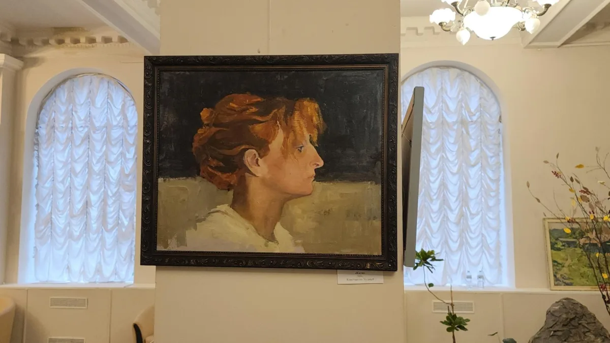 🎨 Очередные кадры с выставки Константина Чудного в «Факеле»