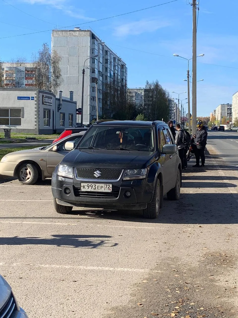 Машина стоит мешает уже второй день