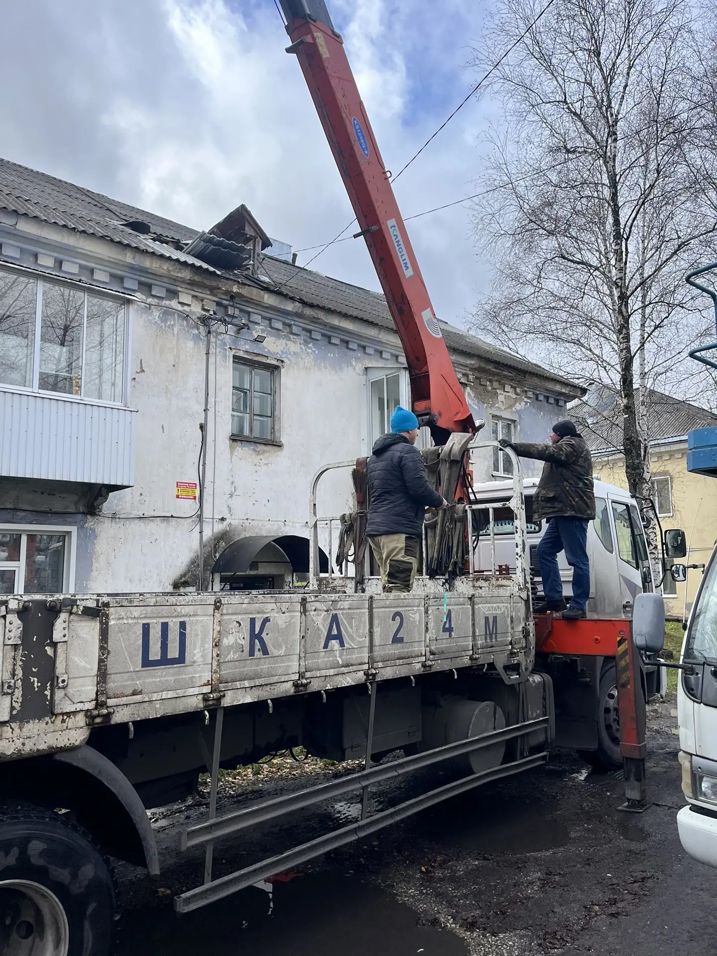 Начат капитальный ремонт крыши по адресу пер.Профессиональный,д.3