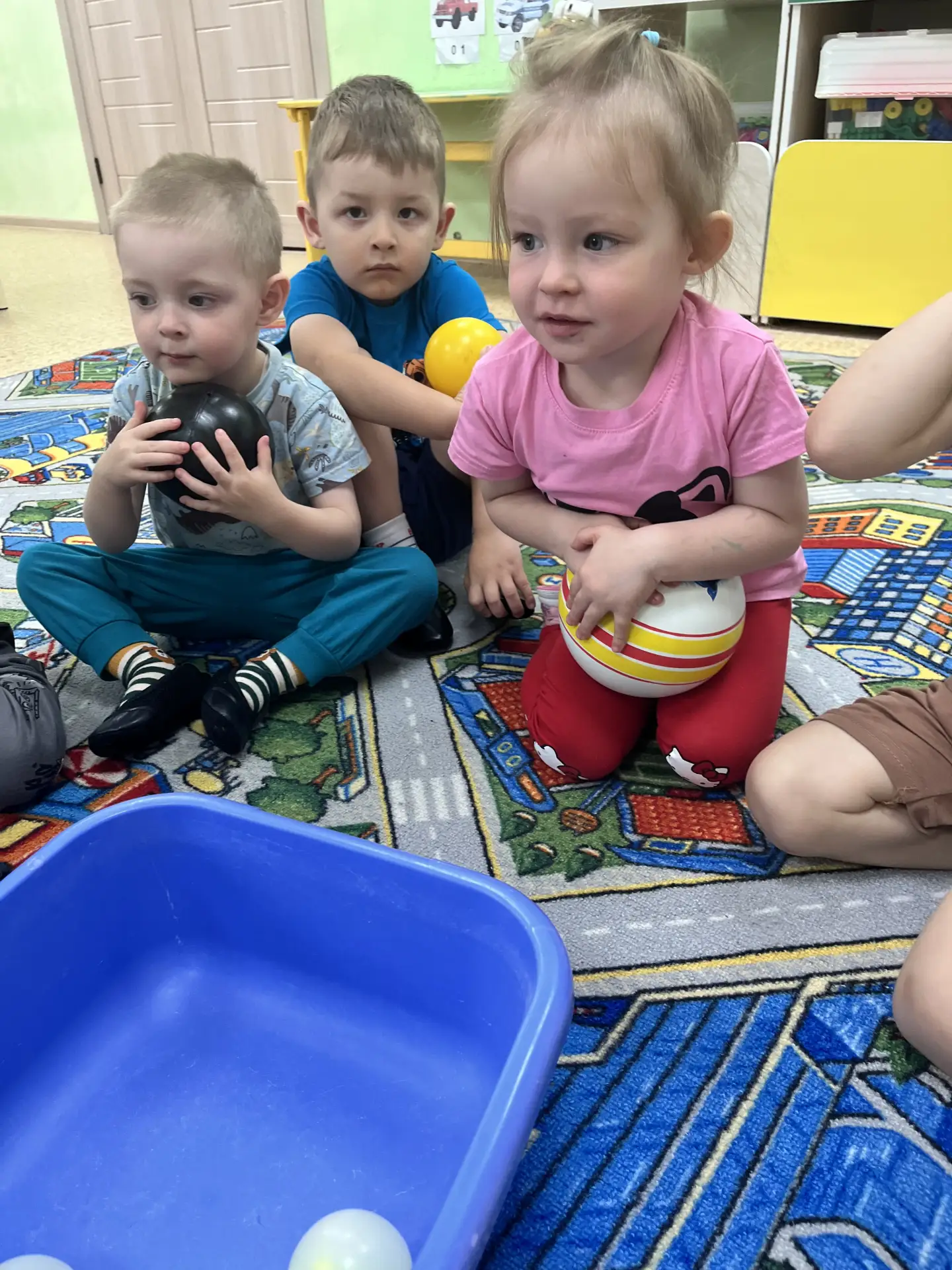 Сегодня во второй младшей группе прошло занятие по математике. Мы повторяли и закреплял...