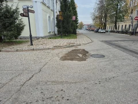 - После ремонта сетей, образовалась яма на пересечении ул. Казанская и Стахеевых. Иногд...