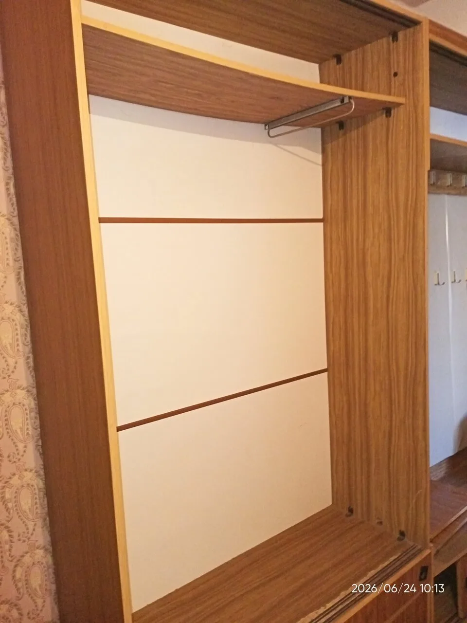 Продам прихожую-шкаф, б/у, 200р., Снежное