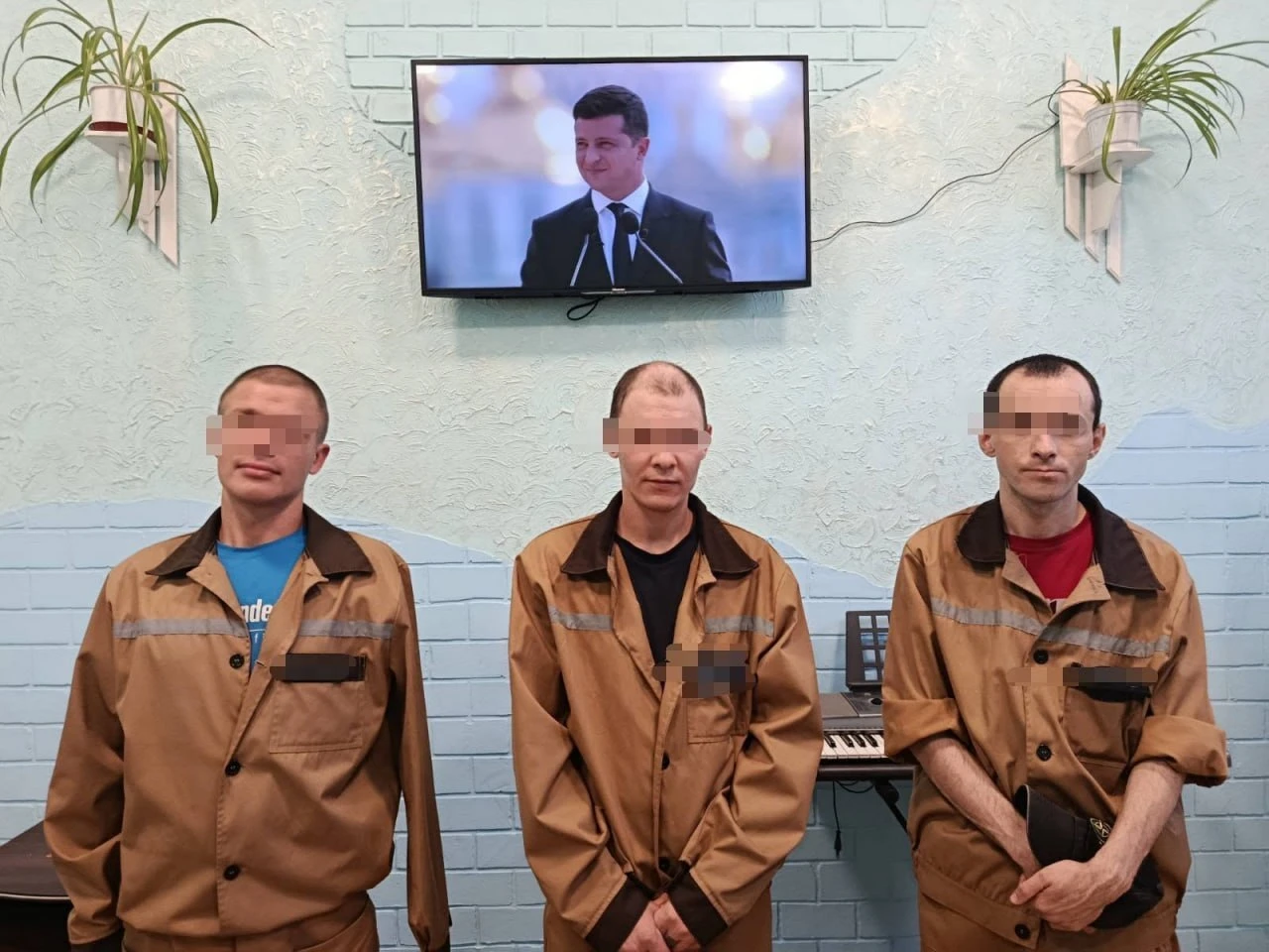 Одесская колония. Вербуют зэков 2 раза в день. 6 часов гипнотические сеансы. Обещают ср...