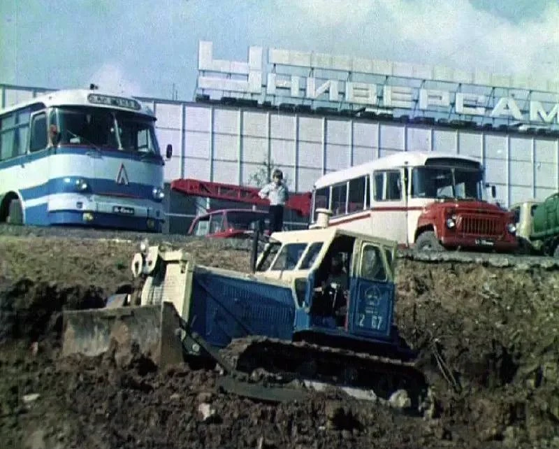 🌇 Универсам на улице Маршала Катукова в старой Москве