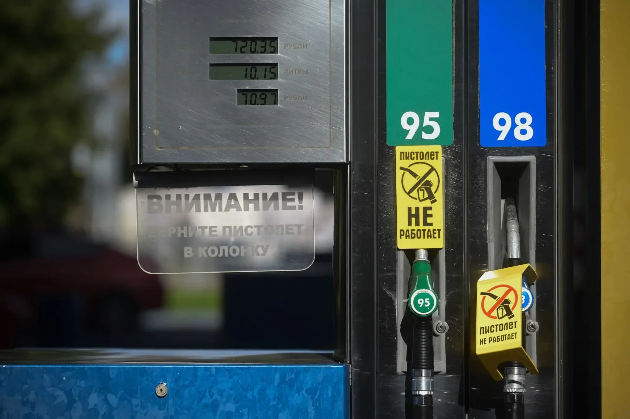 Цена бензина АИ-98 в Петербурге превысила 100 рублей