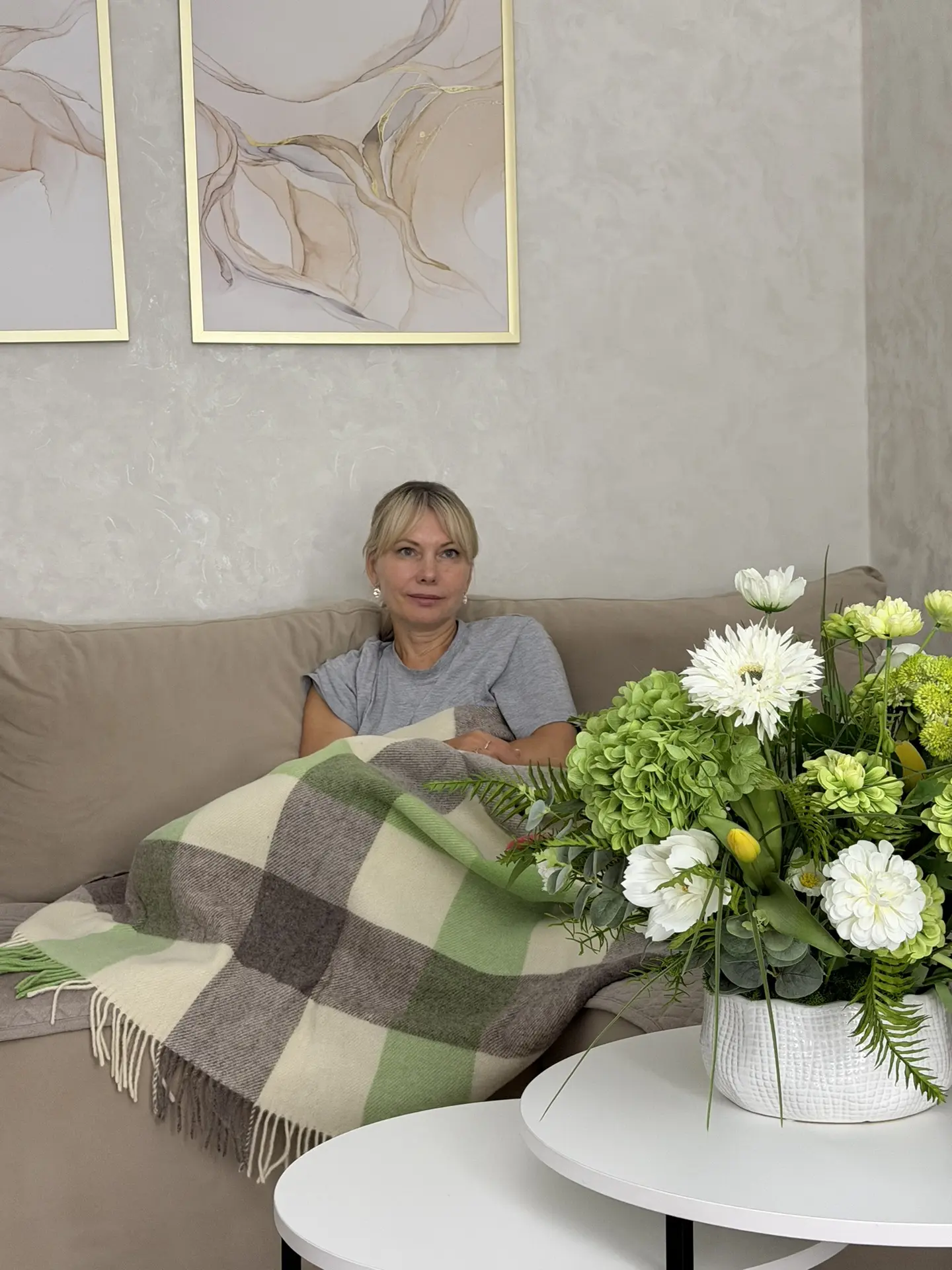 Теплый плед, камин, в доме так уютно🥰