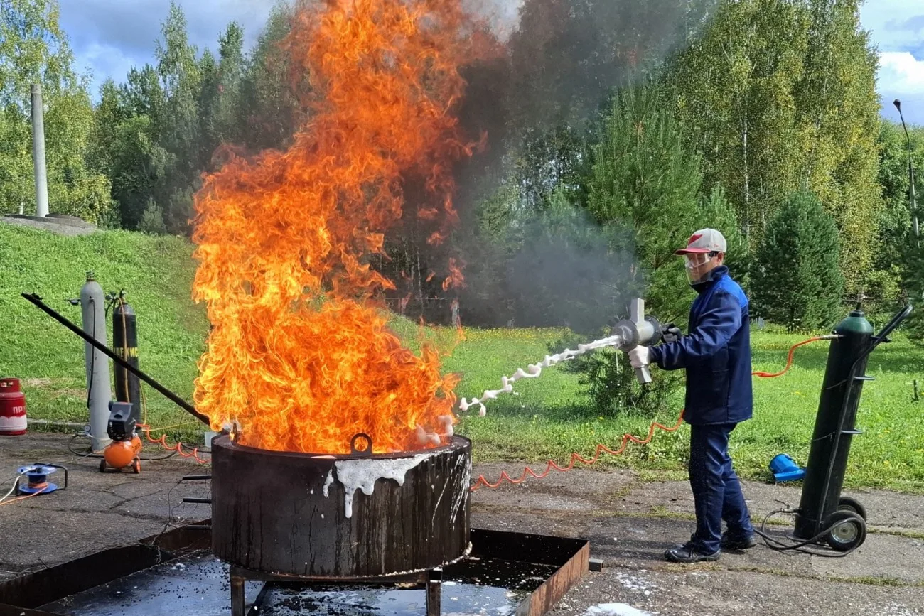Ученые ТПУ сравнили четыре вида компрессионной пены для тушения битума