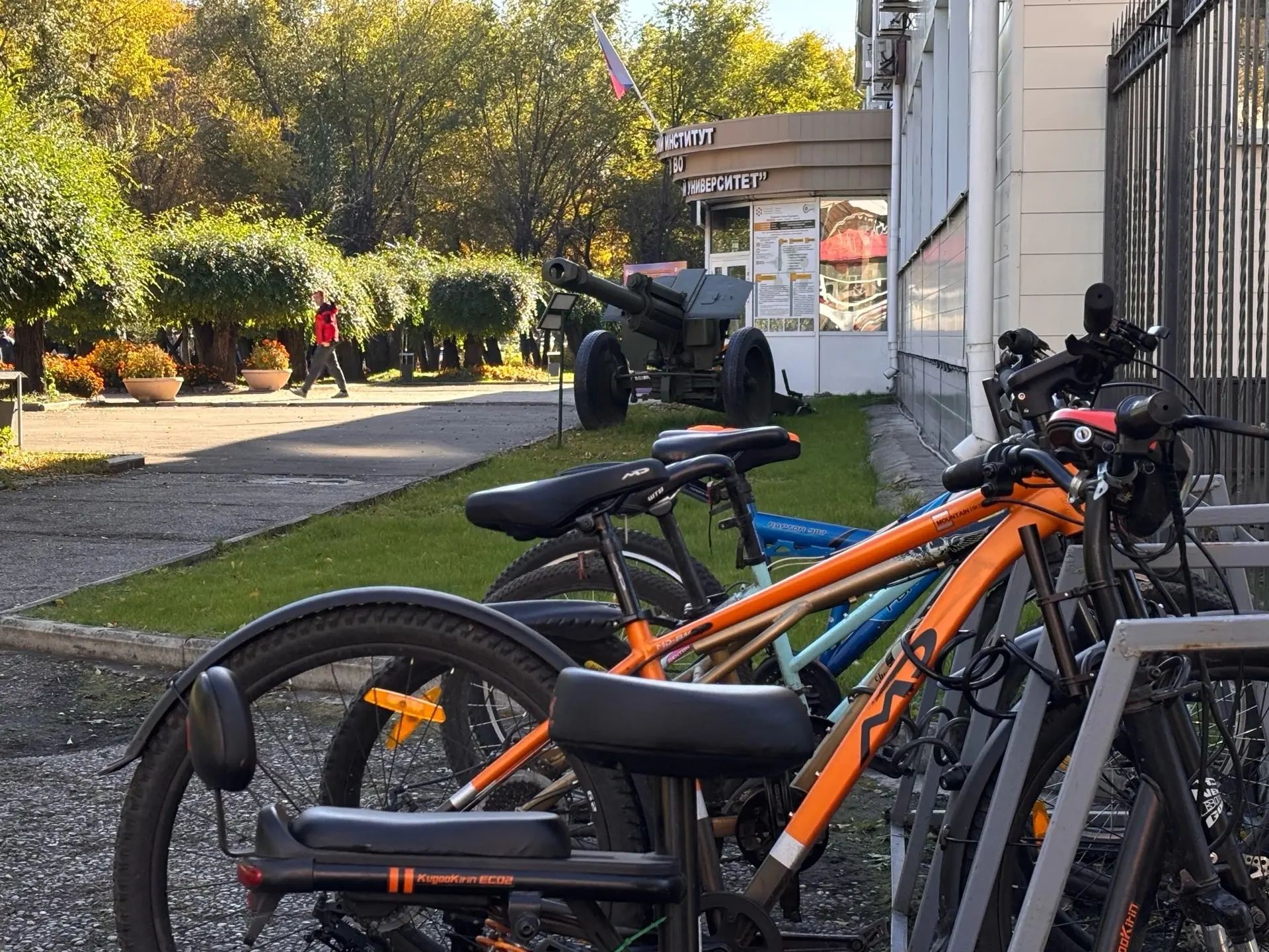 🚴‍♂ Экологичный ритм студенческой жизни!