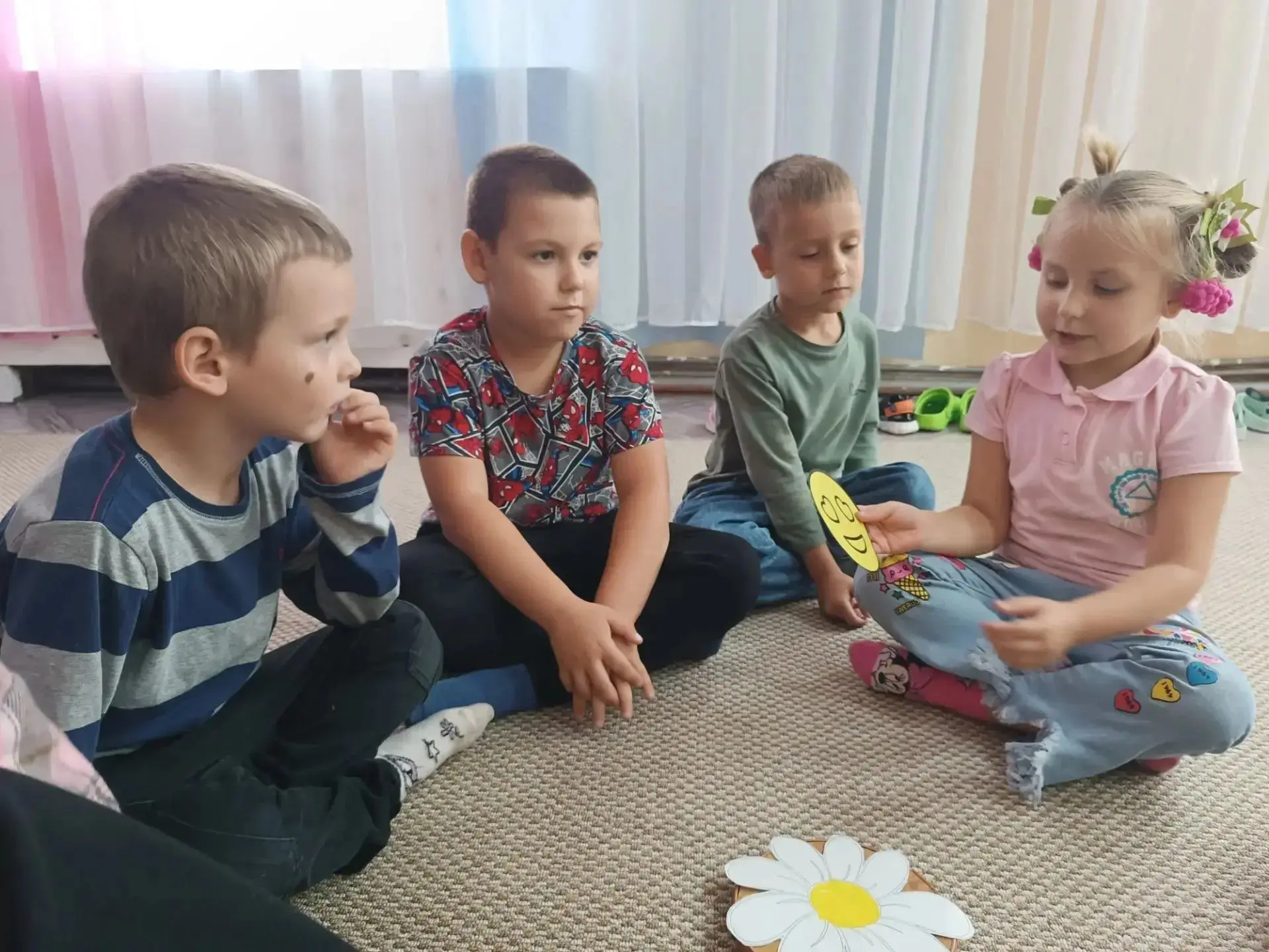 🌸 «Ромашка дружбы» расцвела в нашей группе! 💛Сегодня мы с ребятами поиграли в игру «Р...
