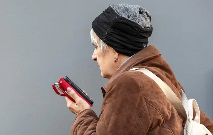 Новые методы мошенников: как защитить пожилых родственников?