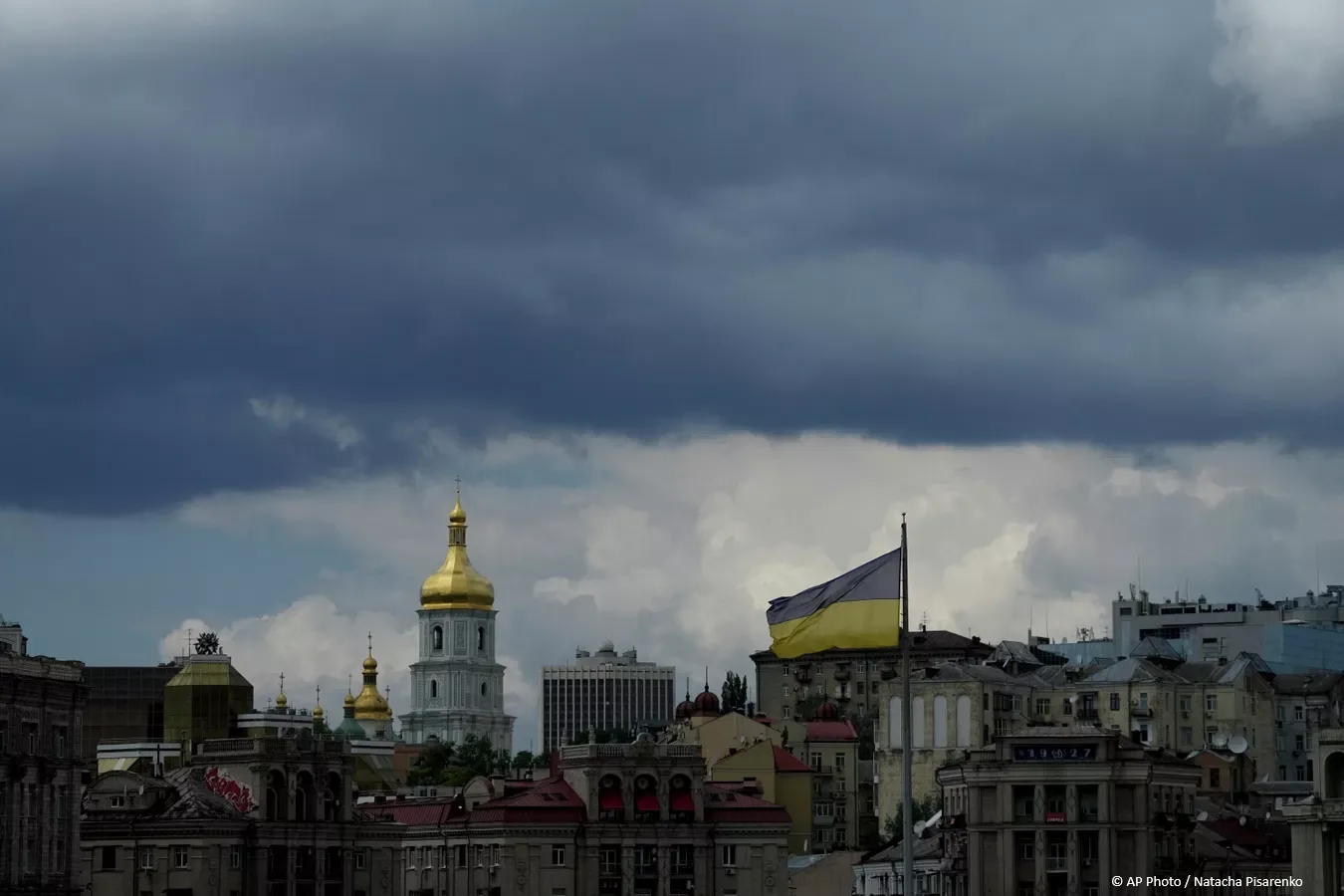 Ограничения работы систем спутниковой связи Starlink потрясли Украину и связали ей руки...