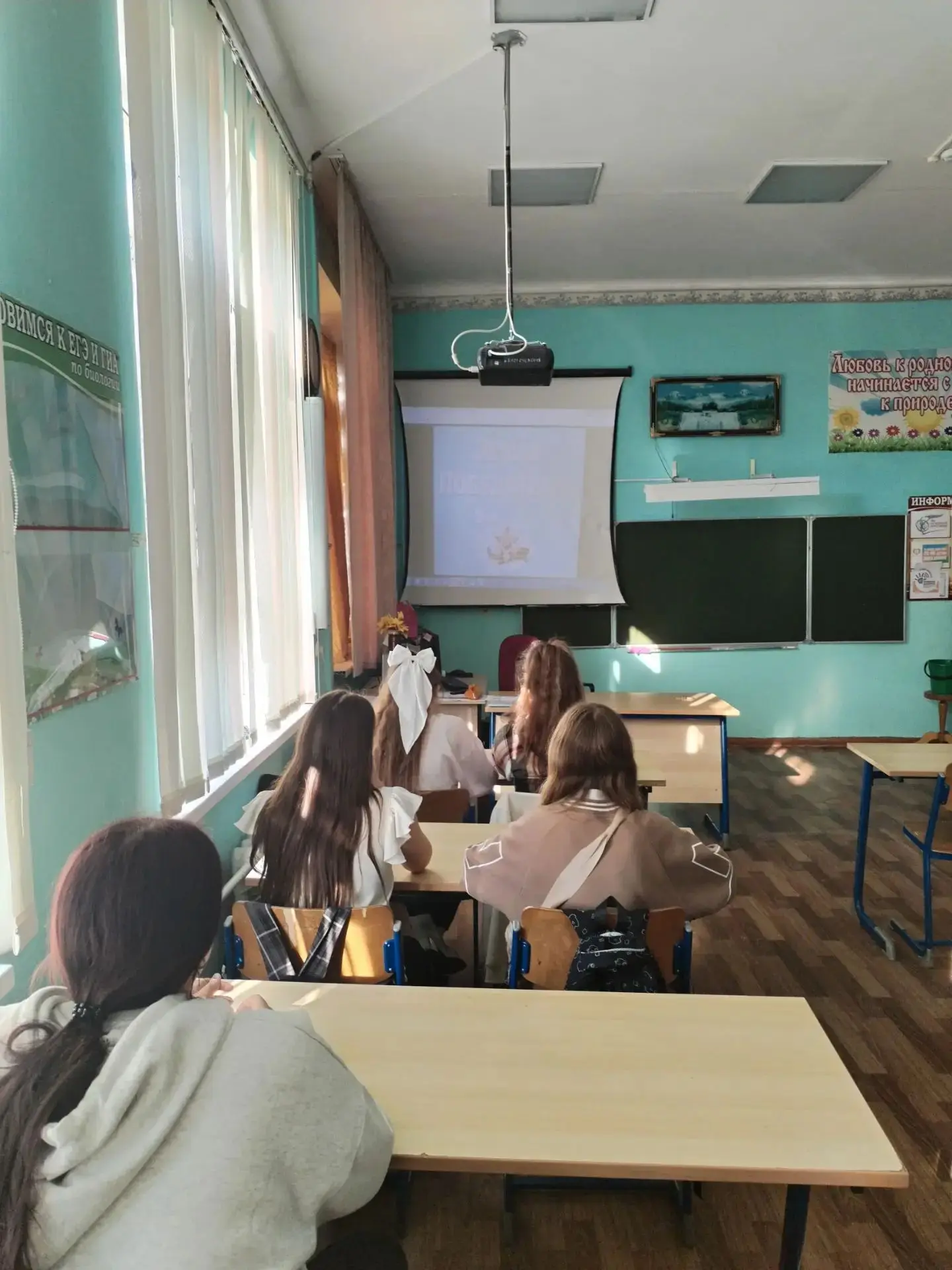 Сегодня 8 октября, учащиеся нашей школы приняли участие в патриотической акции «Земля П...