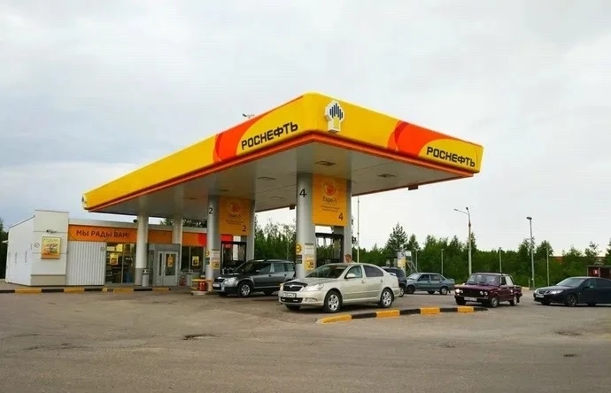 На «Роснефти» в Карелии подняли лимит на бензин до 50 литров