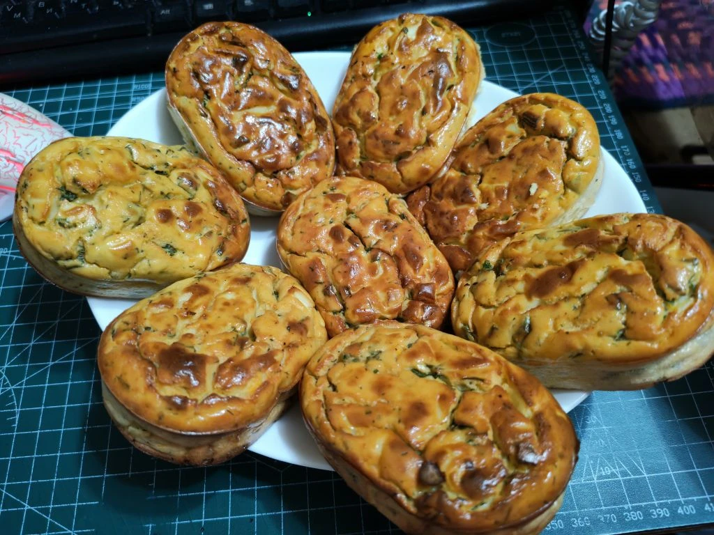 Готовим заливные пироги с луком и яйцом(без муки)