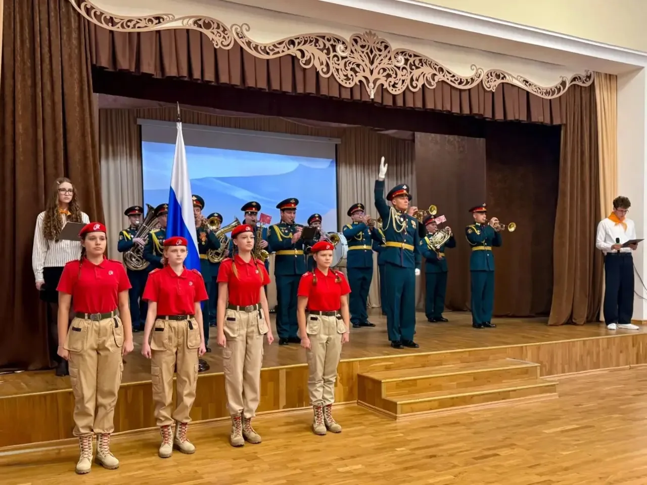 В Гусеве первоклассников торжественно посвятили в «Орлята России»! 🦅✨