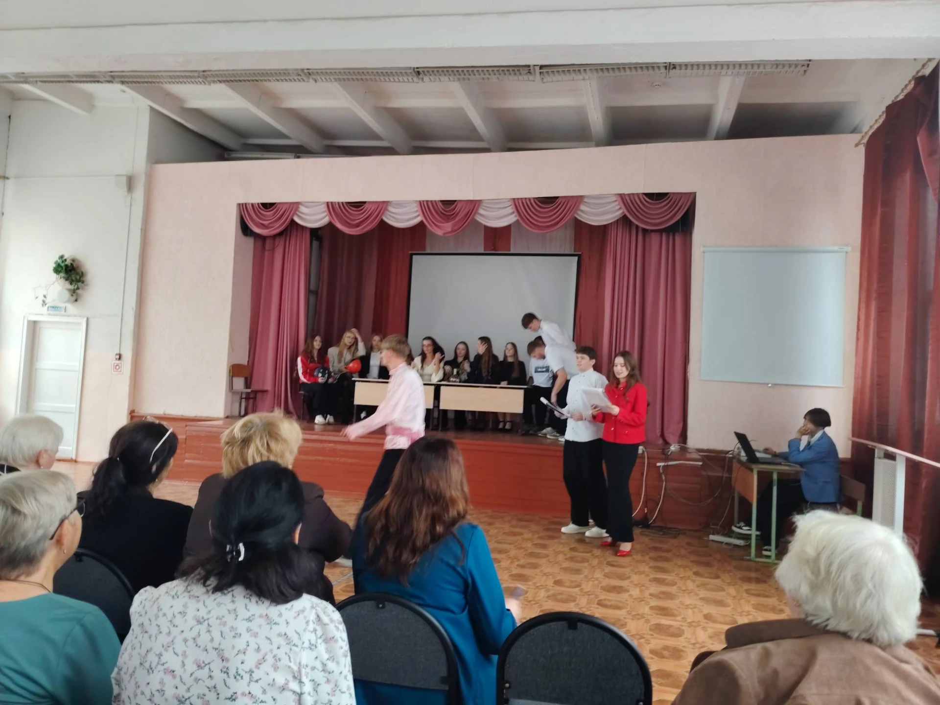 🎉 Спектакль ко Дню учителя: эмоции, талант и огромная благодарность! 🎉
