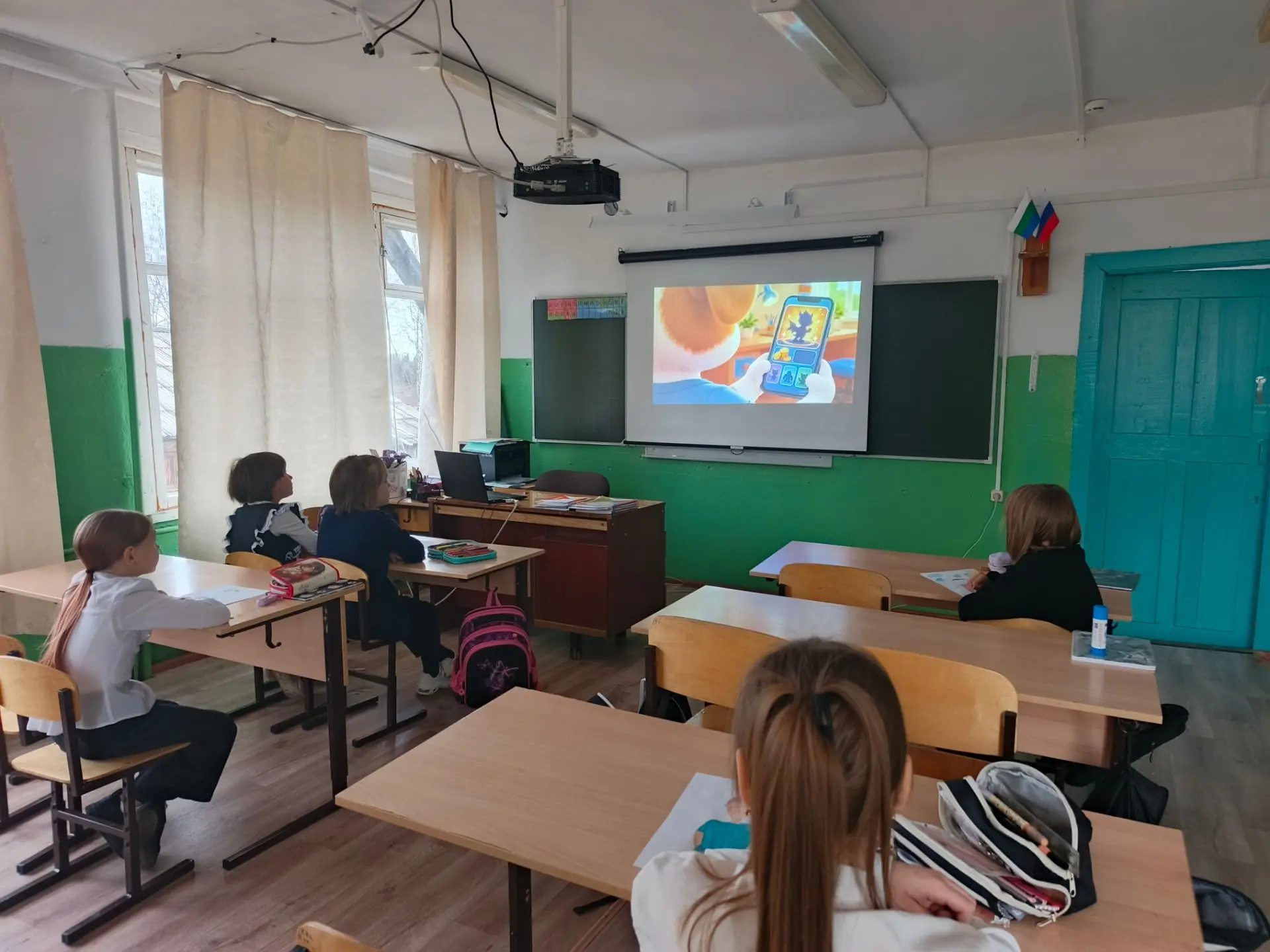 12 октября на занятии "Разговоры о важном" классные руководители с ребятами углубились ...