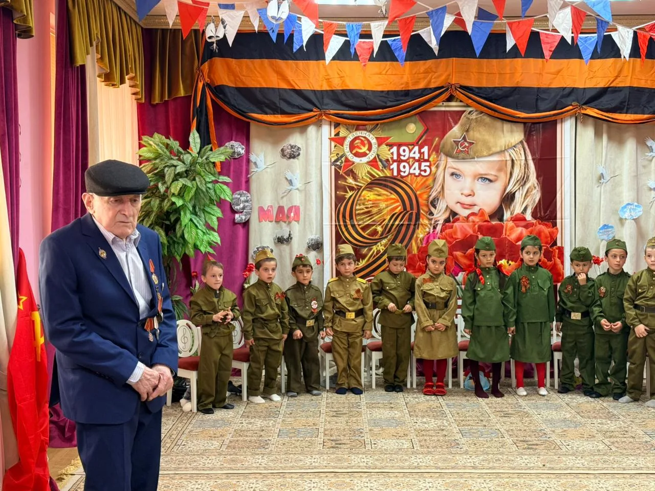 Праздник 9 мая в детском саду — это мероприятие, посвящённое Дню Победы в Великой Отече...