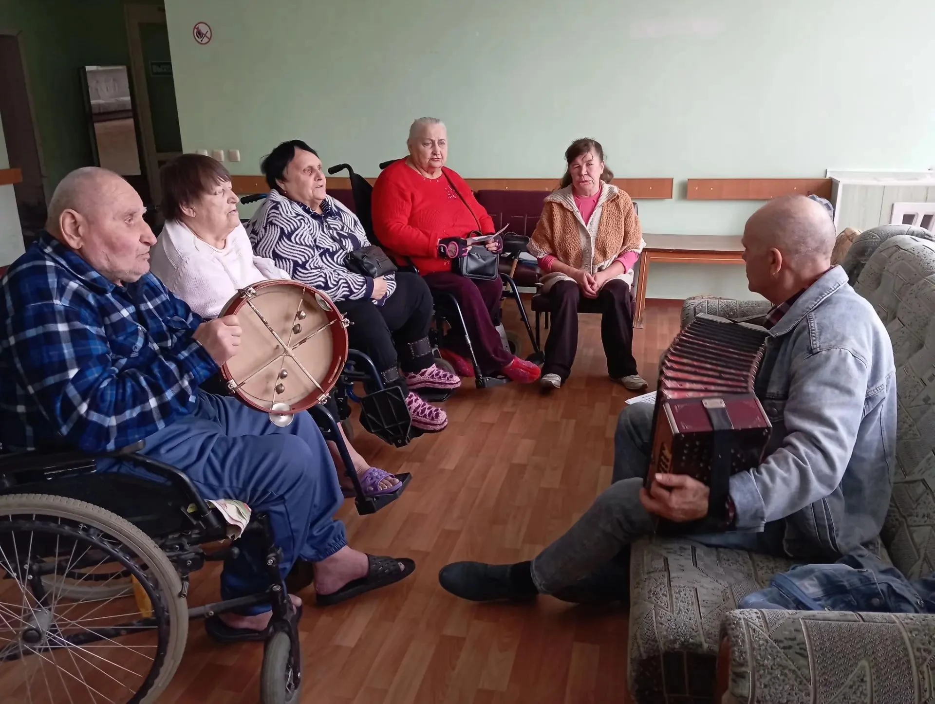В рамках празднования Дня бабушек и дедушек сотрудники Дома культуры "Маяк" провели увл...