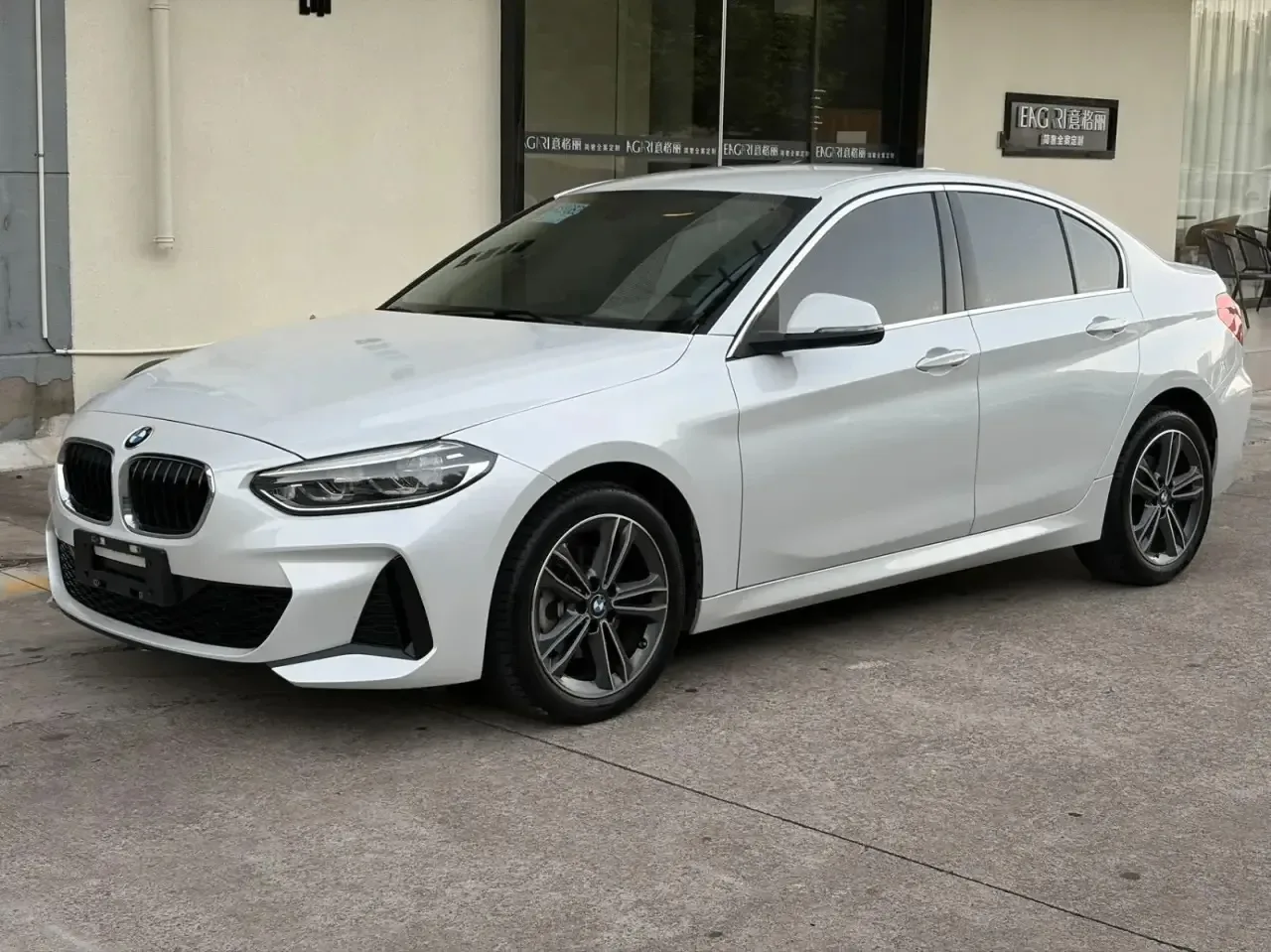Модель: BMW 1 серии 120i M Sport 2022 года выпуска