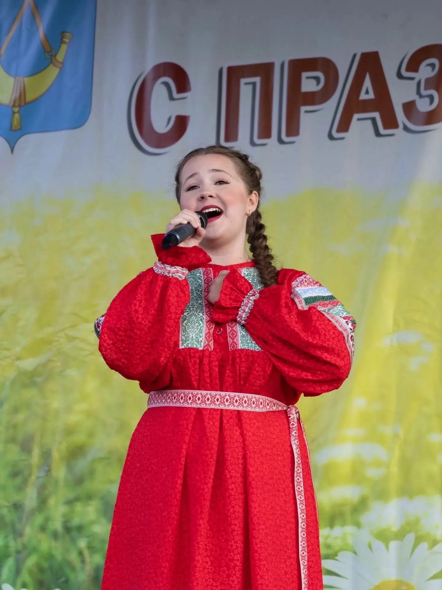 Ученики нашей школы, солисты образцового коллектива Ансамбль русской музыки и песни "Уз...