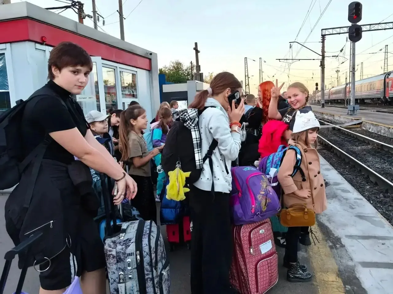 Сегодня наши обучающиеся  отправились на отдых в детский оздоровительный лагерь «Жемчуж...