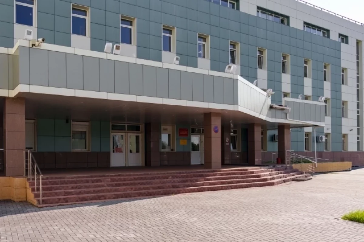 Ладонью по лицу: мать школьницы, защищая дочь, избила мальчика